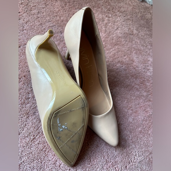 Calvin Klein 3” Kamara nude heels with gold trim - like new - Picture 3 of 5